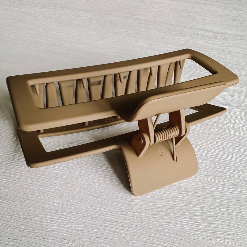 Jumbo Matte Hair Clip - Latte