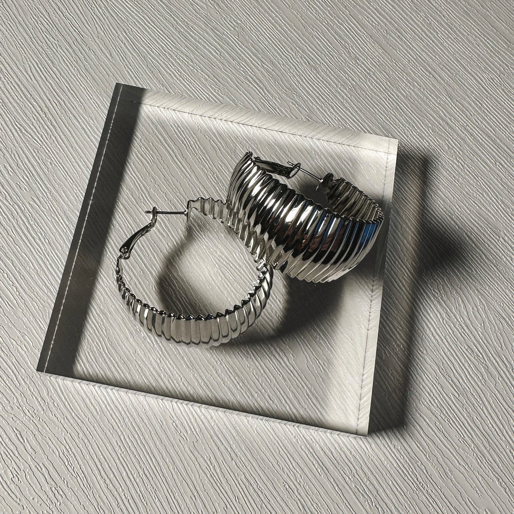 Ribbed Hoop Earrings (2 Colors)