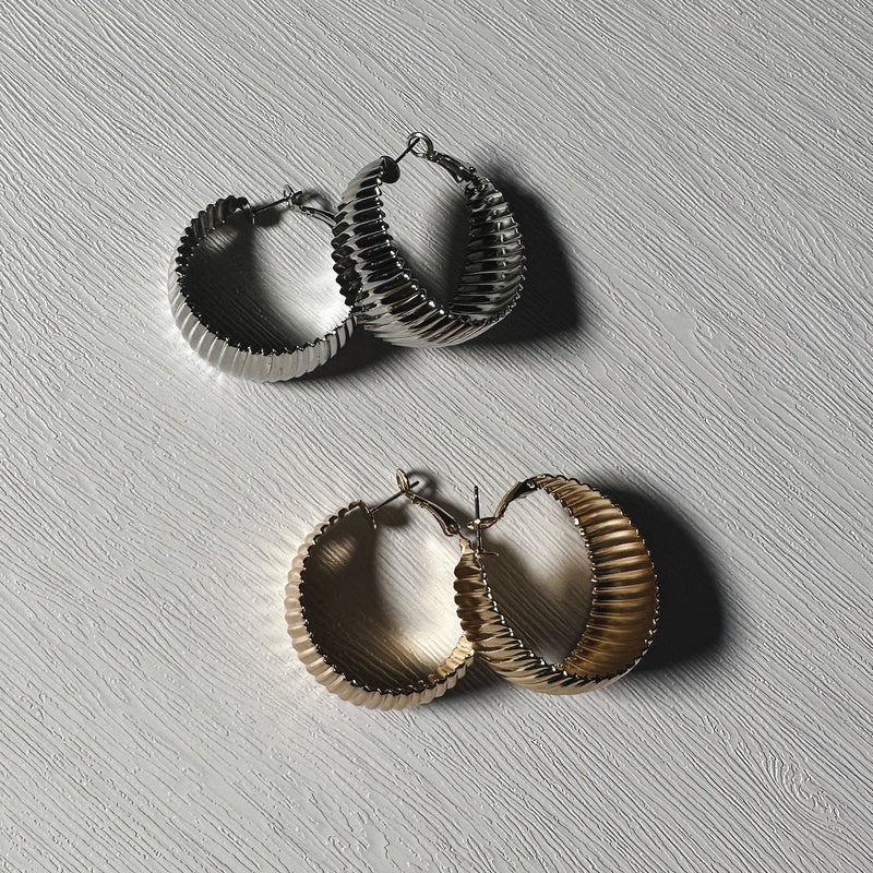 Ribbed Hoop Earrings (2 Colors)