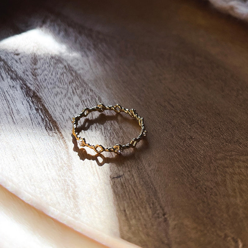 Dainty Twist Rhinestone Embellished Ring (2 Colors)