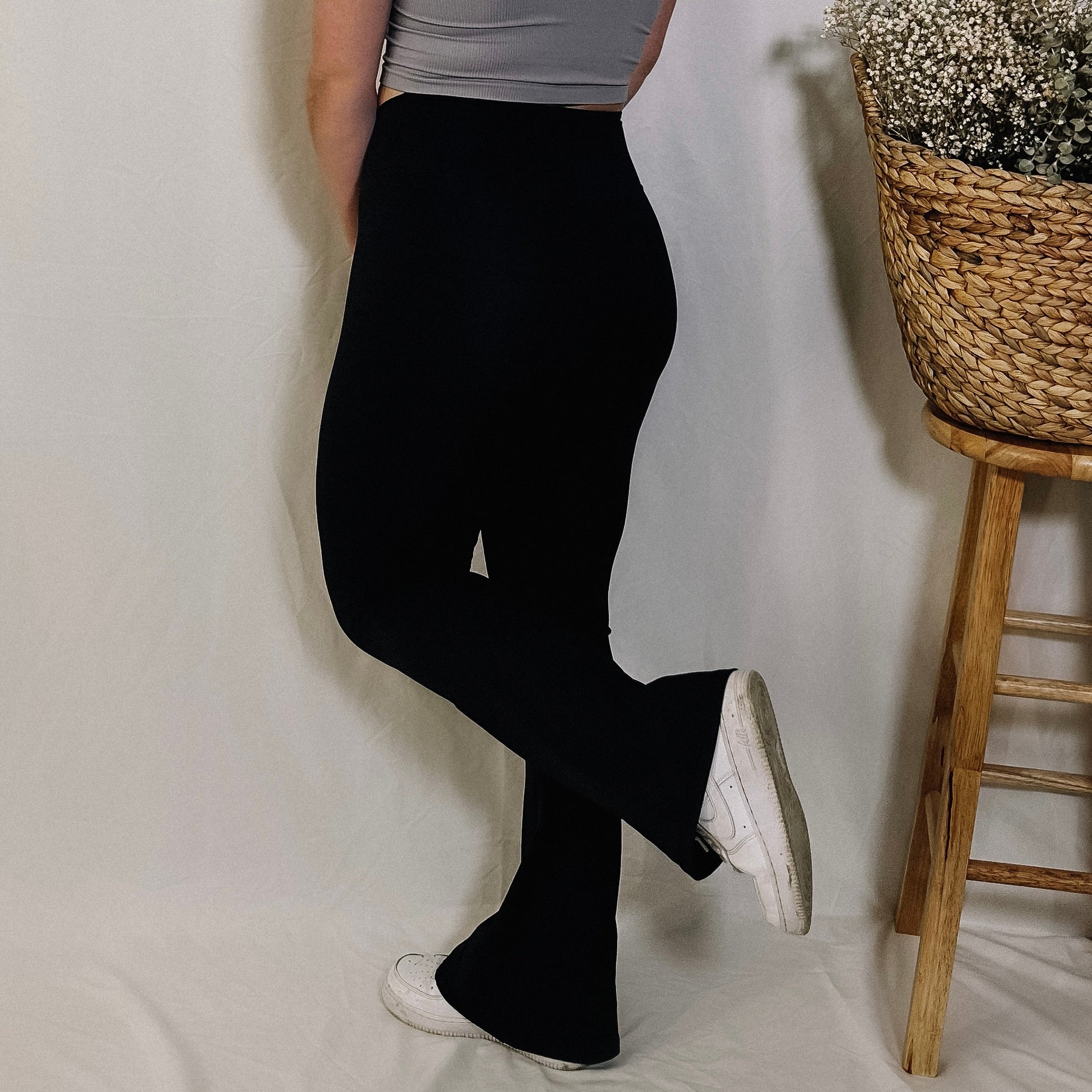 Every Day Flared Yoga Pants - Black – Davy Boutique